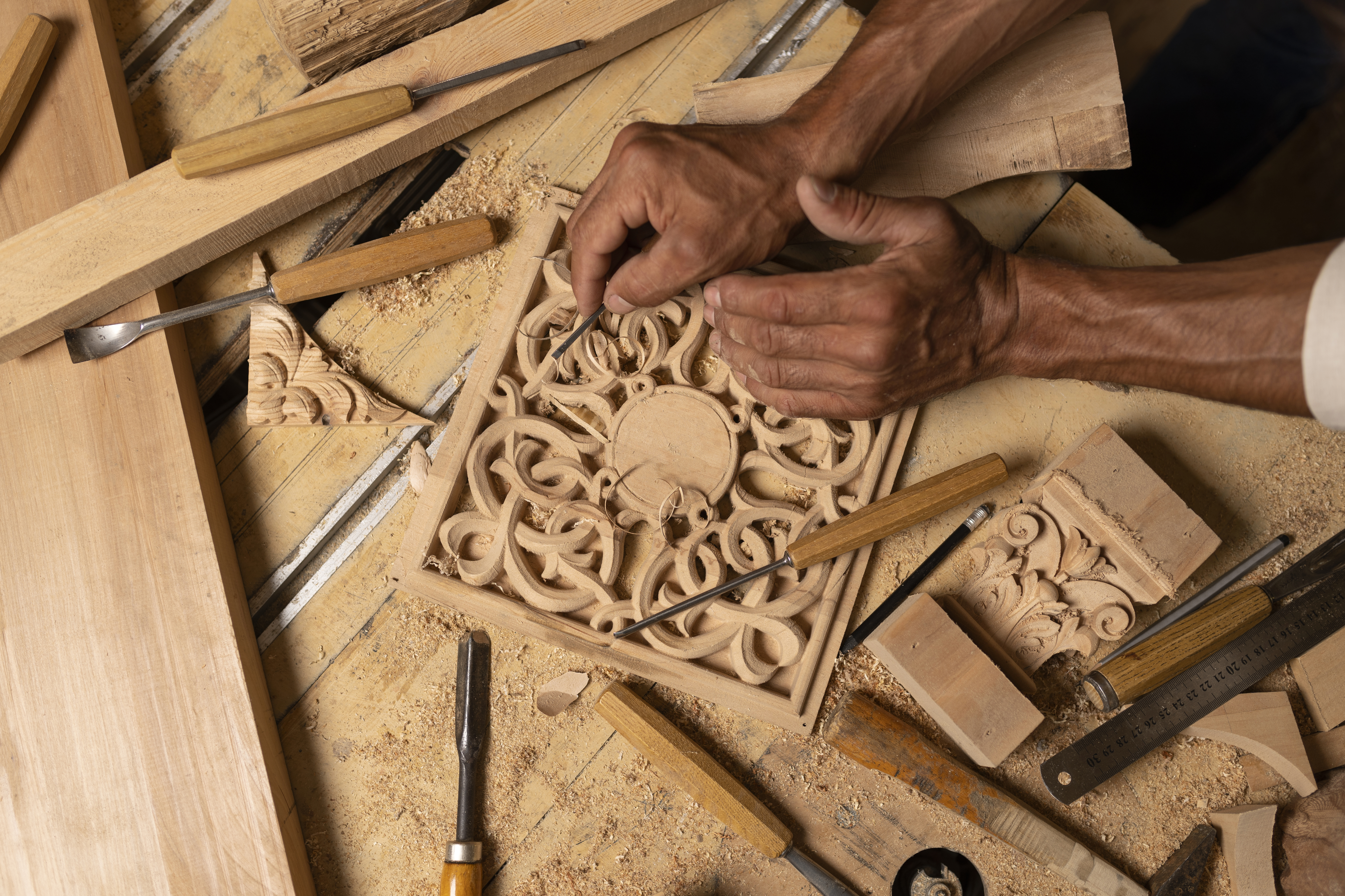 Wooden Handicrafts & Decor